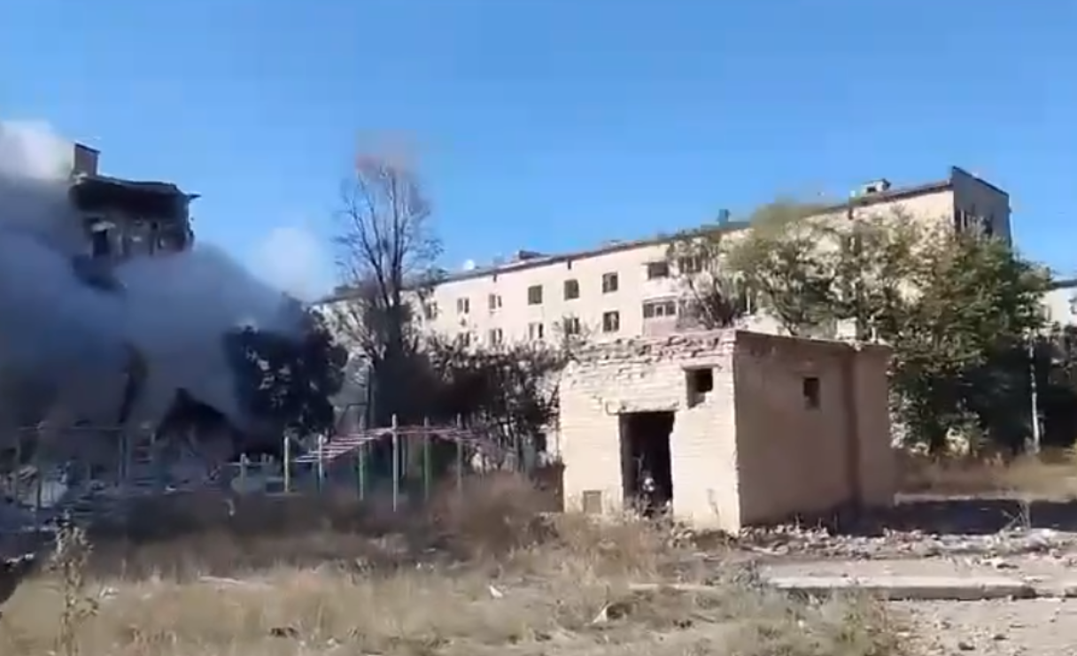Авдіївка зазнає постійних обстрілів. Скріншот відео